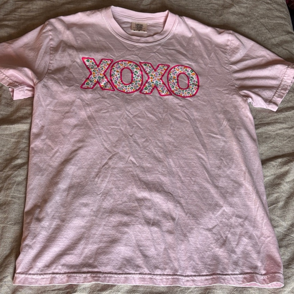 Comfort Colors Pink XOXO Short Sleeve Tee